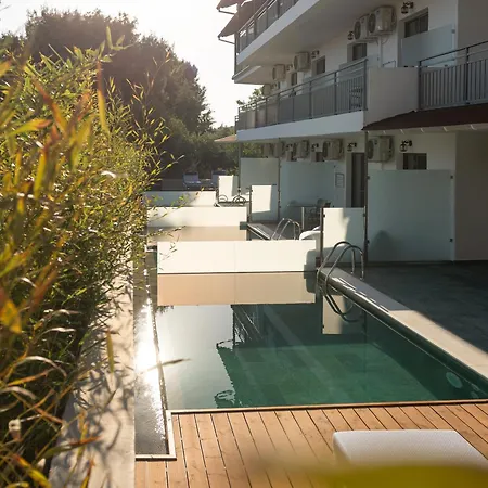 리조트 Philoxenia