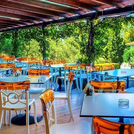 리조트 Philoxenia